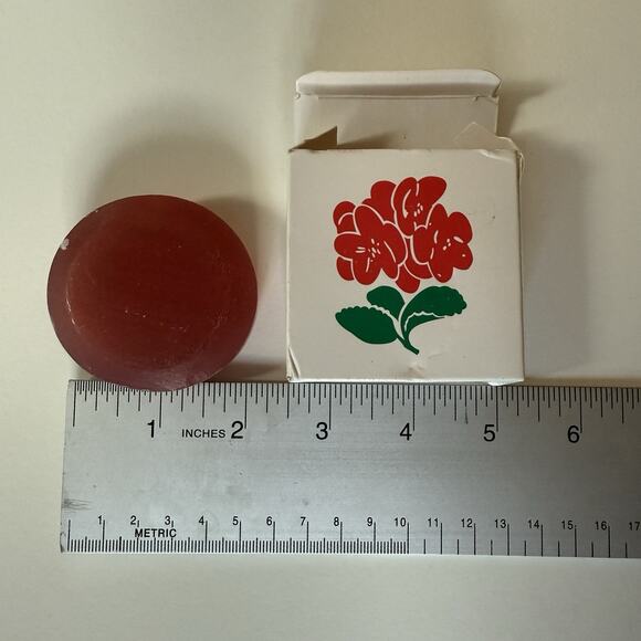 Vintage Grand Hotel Geranium Glycerine‎ Bar Soap, Round, Boxed, Red - Picture 5 of 5